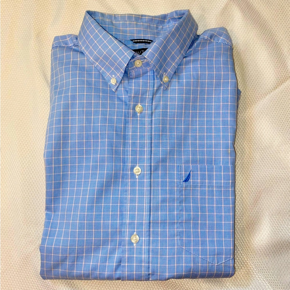 Nautica Wrinkle Resistant Button-Down Dress Shirt. Size Large.